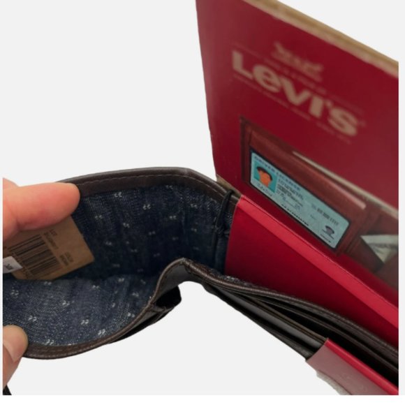 Levi's Men's RFID-Blocking Extended Bifold Wallet Brown/ Tan 2-ID Windows - Picture 7 of 13